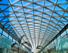 KHÁM PHÁ SỰ HIỆN DIỆN CỦA ÁNH SÁNG TỰ NHIÊN BÊN TRONG CÔNG TRÌNH CÙNG VỚI VẬT LIỆU LẤY SÁNG POLYCARBONATE - TẤM LẤY SÁNG SOLARFLAT VÀ SOLARFLAT-X